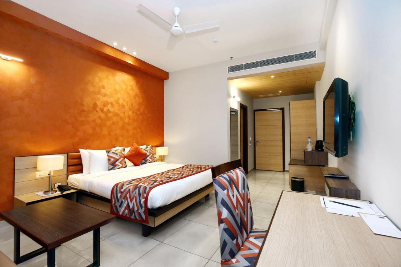 The Zenith - A Boutique Hotel By Hot Millions Mohali Dış mekan fotoğraf
