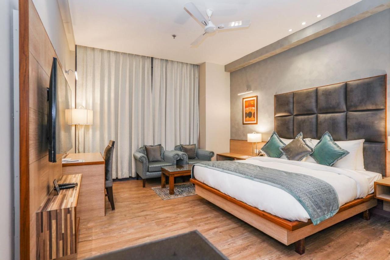 The Zenith - A Boutique Hotel By Hot Millions Mohali Dış mekan fotoğraf